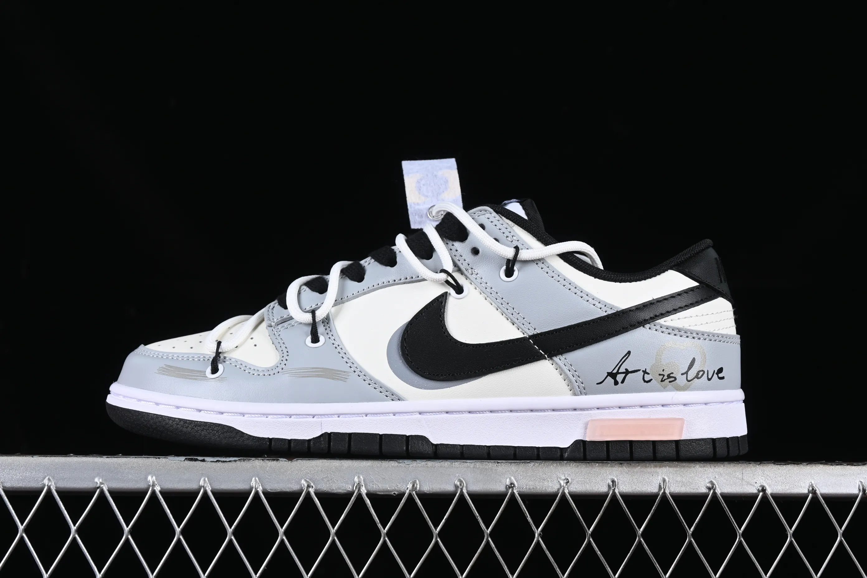All Categories Nk SB Dunk Series Nk SB Dunk Low Low-top sneakers Nk Dunk Low Panda Prank-The Art of Love SB strappy low-top casual sneakers DD1391-100